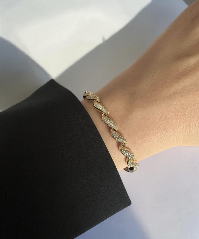 Swirl Pavé Armband