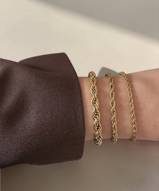 Sleek Twist Armband
