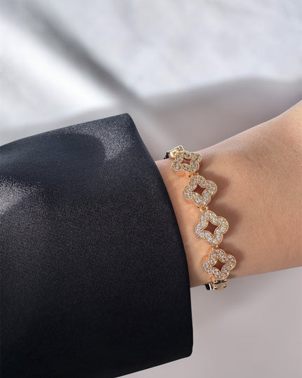 Pavé Clover Armband