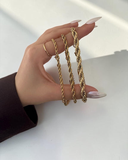 Sleek Twist Armband