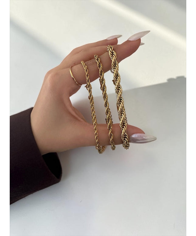 Sleek Twist Armband
