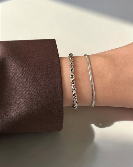 Fine Sleek Armband