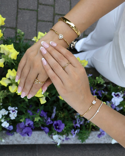 Sleek Bangle Armband