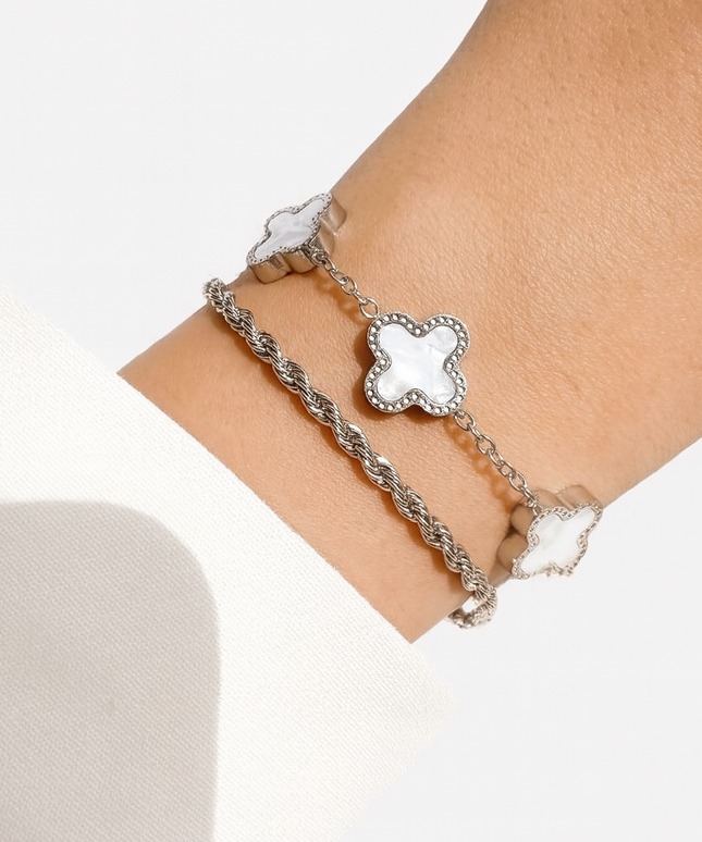 Snow Clover Armband
