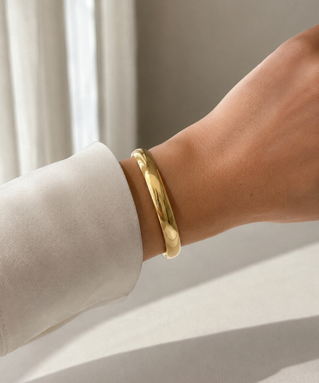 Sleek Bangle Armband