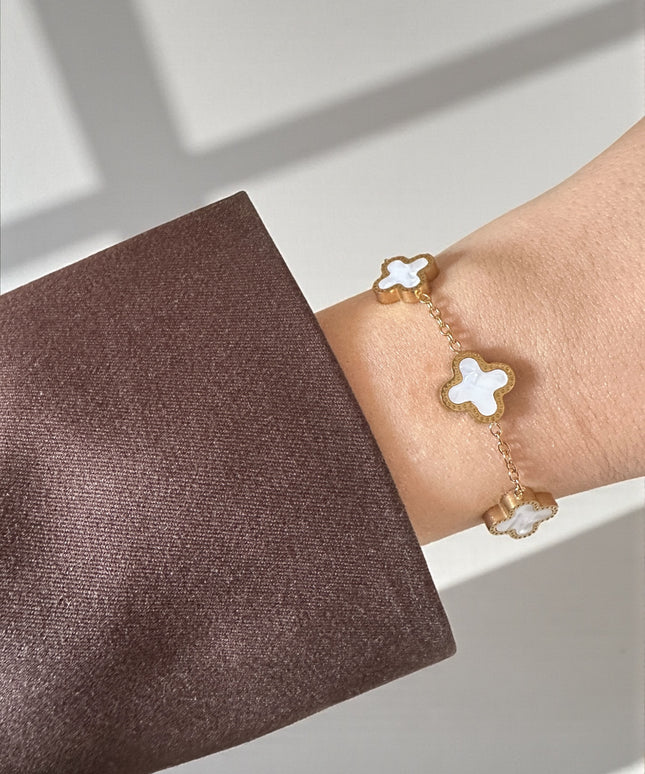 Cream Clover Armband